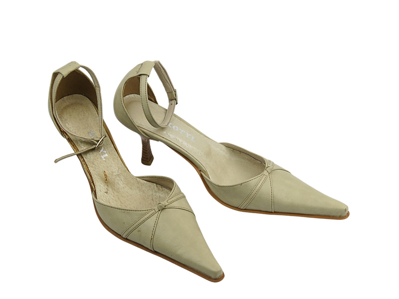 Béžové lodičky na podpatku KOTYL 705