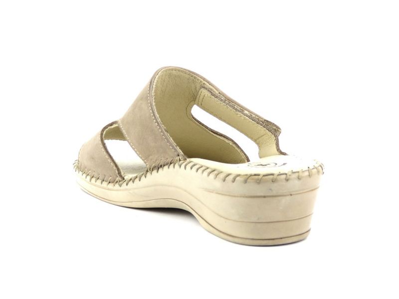 Pohodlné dámské pantofle na nízkém klínku - HELIOS Komfort 203, béžové