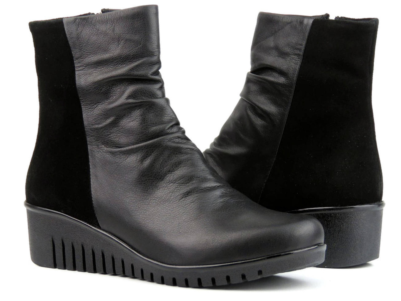 Vysoké dámské kozačky na klínku 5 cm - COMFORTABEL 960020-01 černá