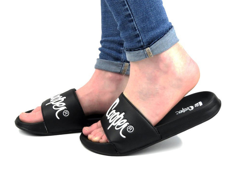 Dámské žabky se silnou podrážkou Lee Cooper 21-42-0322L, černé