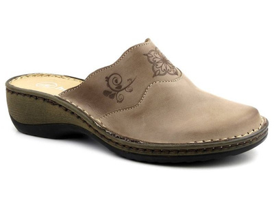 Dámské kožené pantofle s uzavřenou špičkou - HELIOS Komfort 270, béžová