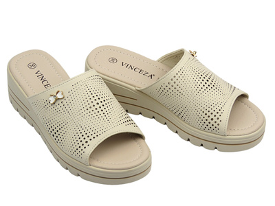 Dámské kožené nazouváky na jemném klínku, béžové – Vinceza 41477