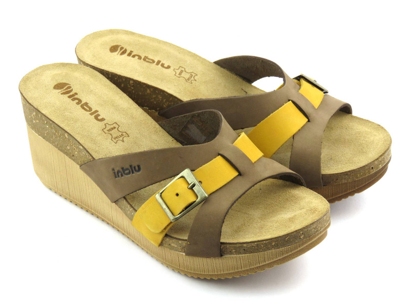 Dámské kožené sandály na klínku - INBLU EN-24, hnědé