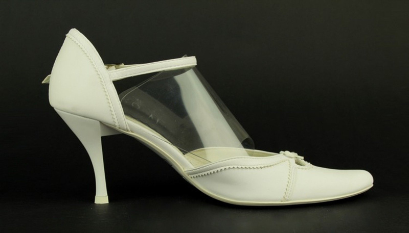 Svatební lodičky s mašlí - Kotyl 153, bílé