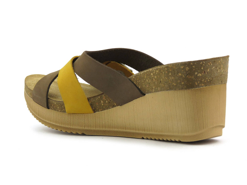 Dámské kožené sandály na klínku - INBLU EN-24, hnědé