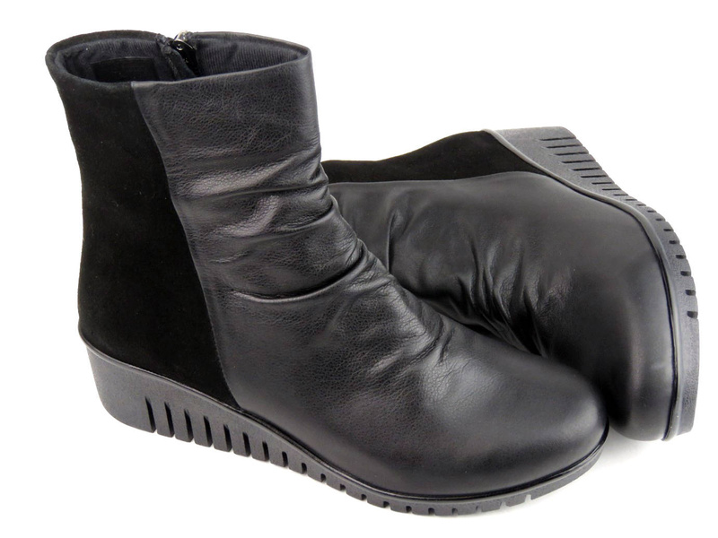 Vysoké dámské kozačky na klínku 5 cm - COMFORTABEL 960020-01 černá