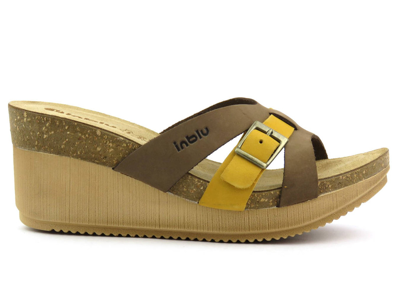 Dámské kožené sandály na klínku - INBLU EN-24, hnědé