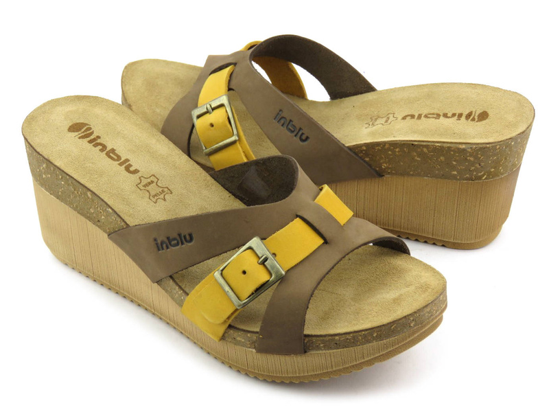 Dámské kožené sandály na klínku - INBLU EN-24, hnědé